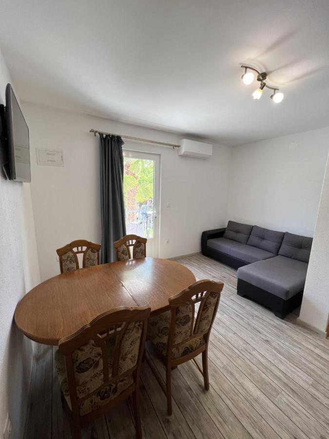 Apartmani Palme فونتانا المظهر الخارجي الصورة